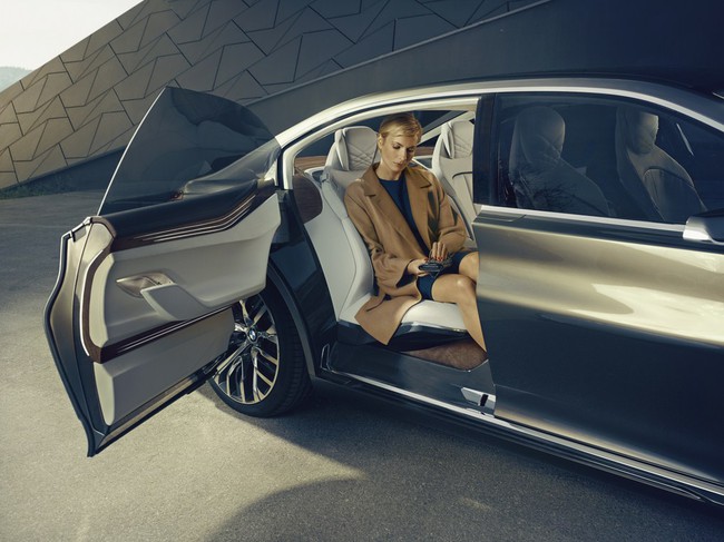 BMW Vision Future Luxury đọ sắc cùng Gran Lusso Coupe 26