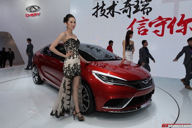 Người mẫu xe hơi khoe sắc tại Bắc Kinh 16