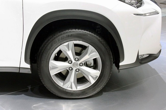 Chi tiết Lexus NX: Đối thủ mới của BMW X3, Mercedes-Benz GLK và Audi Q5 10