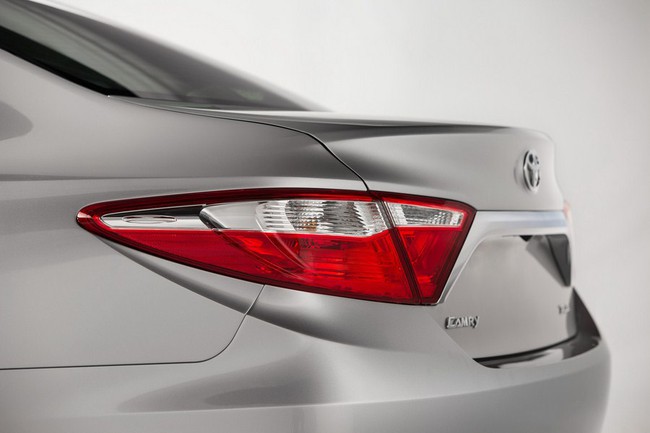Toyota Camry 2015: Diện mạo mới, trang bị hiện đại hơn 22