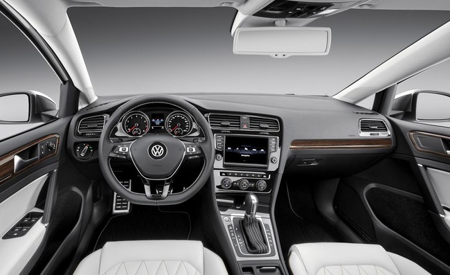 Volkswagen New Mid-Size Coupe "kém sắc" hơn bản Concept 7