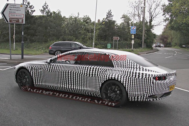 Siêu sedan của Aston Martin xuất đầu lộ diện 8
