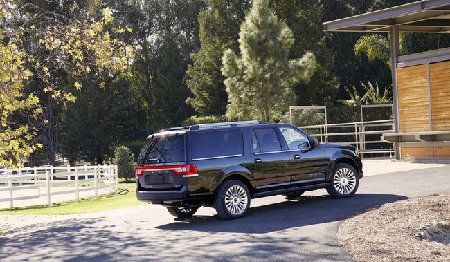 Xế sang Lincoln Navigator 2015 có giá khởi điểm 62.475 USD 10