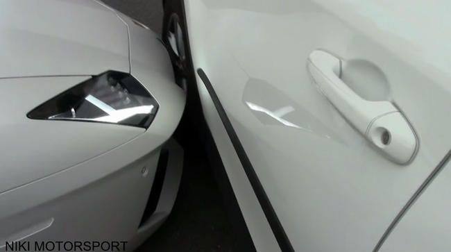 Nhân viên đậu xe phá Lamborghini Aventador 2
