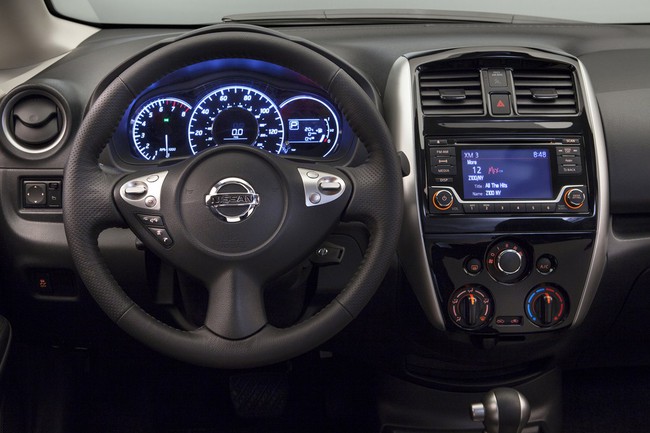 Nissan Versa Note 2015 có giá từ 14.180 USD 8