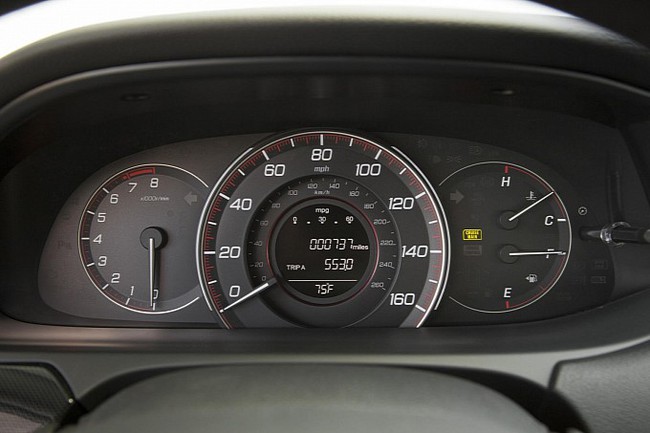 Honda giới thiệu Accord 2014 với một số nâng cấp nhỏ 8