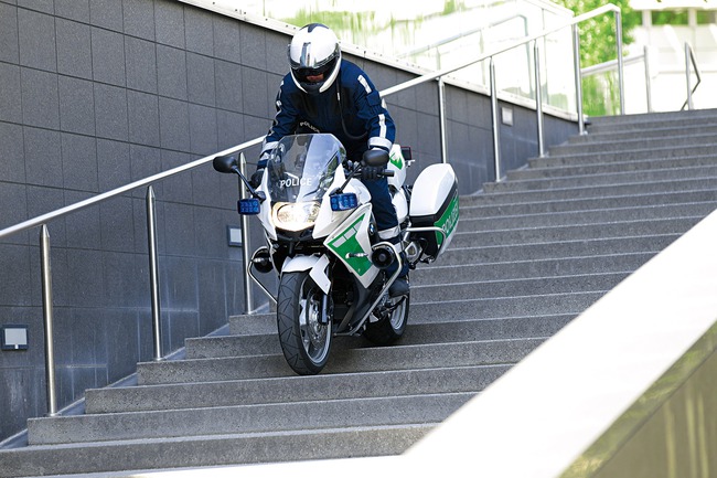 BMW trình làng hàng loạt phiên bản môtô dành cho cảnh sát 4