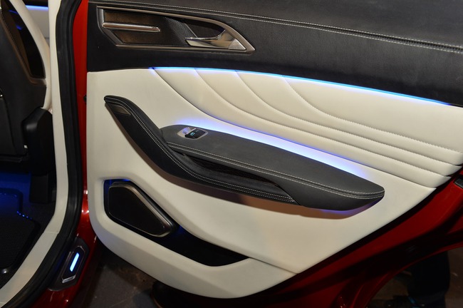 Ford Edge Concept sẽ có phiên bản sản xuất hiện đại và an toàn hơn 15