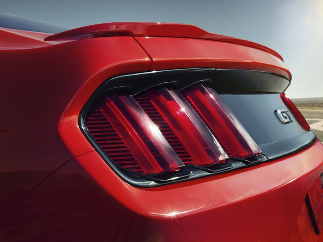 Ford Mustang 2015 chính thức lộ diện 7