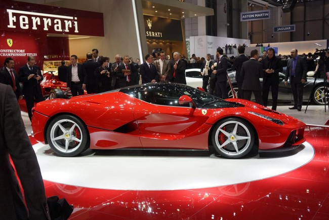 LaFerrari - Siêu xe nhanh nhất, mạnh nhất và đắt nhất của Ferrari đã "cháy hàng" 5