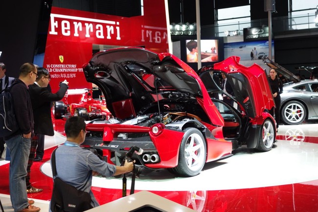 LaFerrari - Siêu xe nhanh nhất, mạnh nhất và đắt nhất của Ferrari đã "cháy hàng" 8
