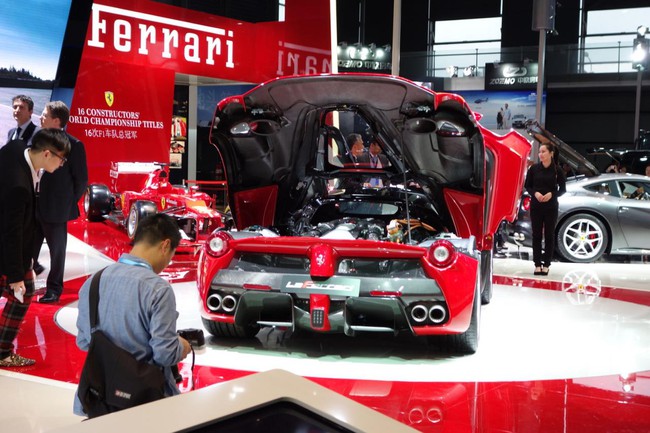 LaFerrari - Siêu xe nhanh nhất, mạnh nhất và đắt nhất của Ferrari đã "cháy hàng" 9