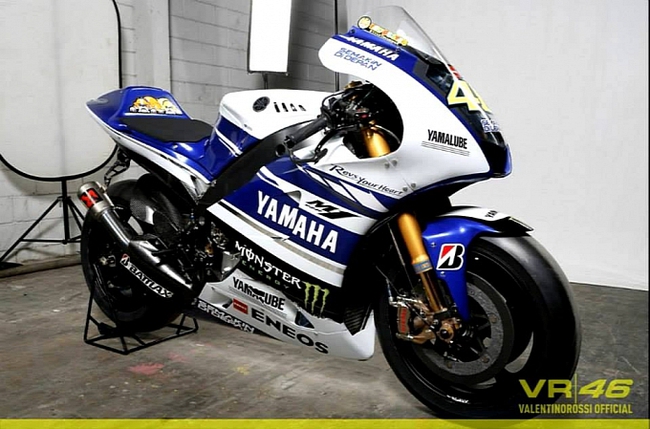 Yamaha Factory Racing ra mắt siêu môtô YZR-M1 mới 10