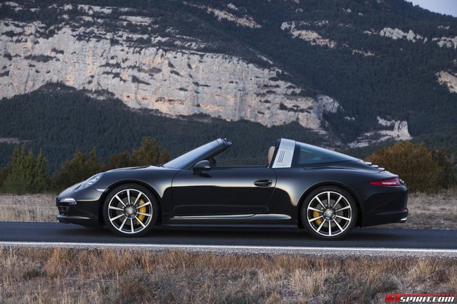 Porsche công bố hình ảnh chính thức của Porsche 911 Targa 4