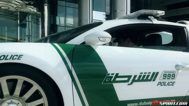 Siêu xe Bugatti Veyron gia nhập lực lượng Cảnh sát Dubai 6