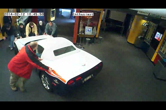 Bảo tàng Corvette "di tản" vì hố tử thần 12