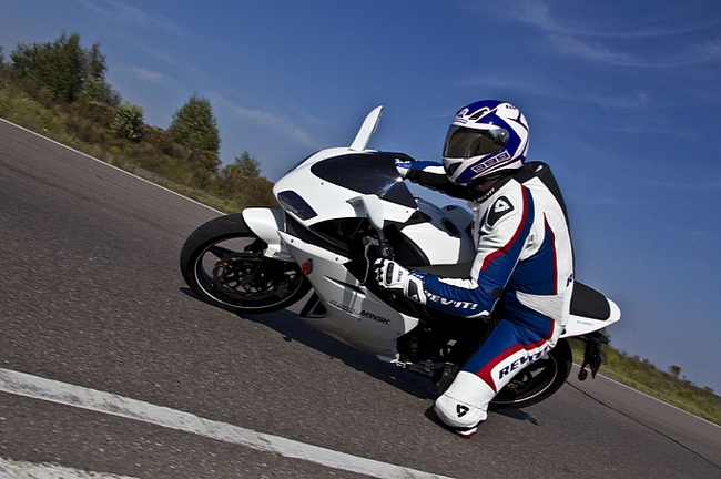 M1nsk bất ngờ ra mắt sportbike R250 4