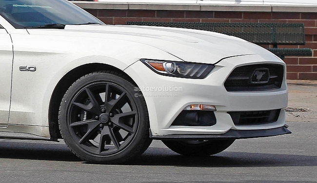 Ford chuẩn bị ra mắt phiên bản kỷ niệm Mustang 50th Anniversary Edition 4
