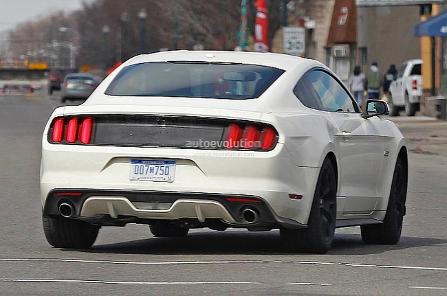 Ford chuẩn bị ra mắt phiên bản kỷ niệm Mustang 50th Anniversary Edition 3