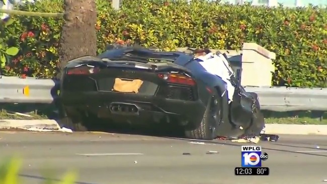 Lamborghini Aventador nát đầu, một người chết và hai người bị thương 1