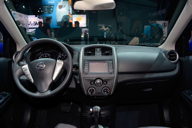 Nissan Versa 2015: Giá rẻ bất ngờ 11