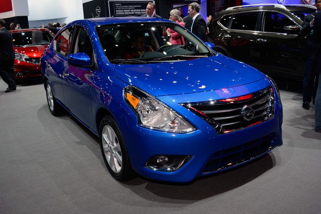 Nissan Versa 2015: Giá rẻ bất ngờ 5