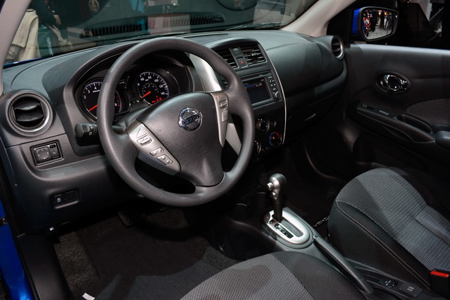 Nissan Versa 2015: Giá rẻ bất ngờ 10
