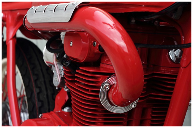 Honda CB350 The Red Rocker - Nổi bật và không giống ai 9