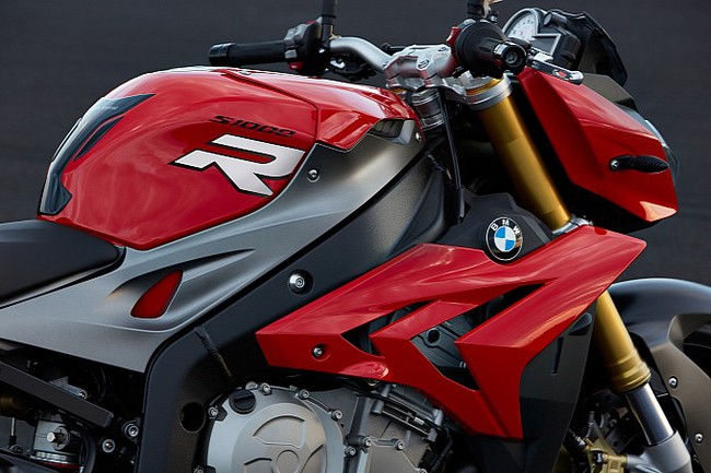 "Naked bike"  BMW S1000R có giá chát 39.000 USD 11