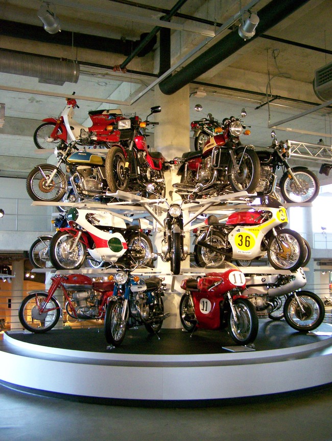 Đại cảnh hoành tráng bên trong bảo tàng môtô lớn nhất thế giới 1