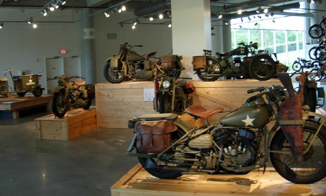 Đại cảnh hoành tráng bên trong bảo tàng môtô lớn nhất thế giới 3
