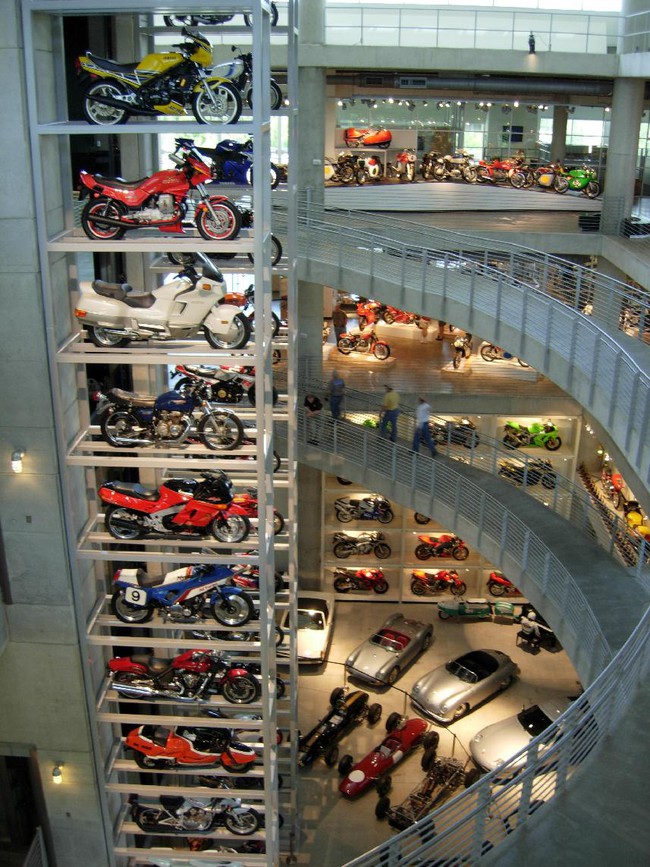 Đại cảnh hoành tráng bên trong bảo tàng môtô lớn nhất thế giới 4