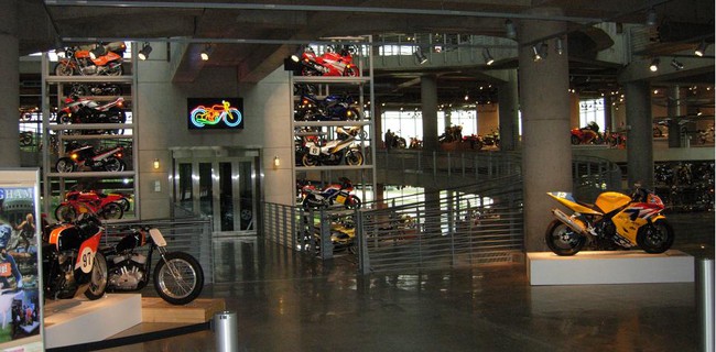 Đại cảnh hoành tráng bên trong bảo tàng môtô lớn nhất thế giới 5