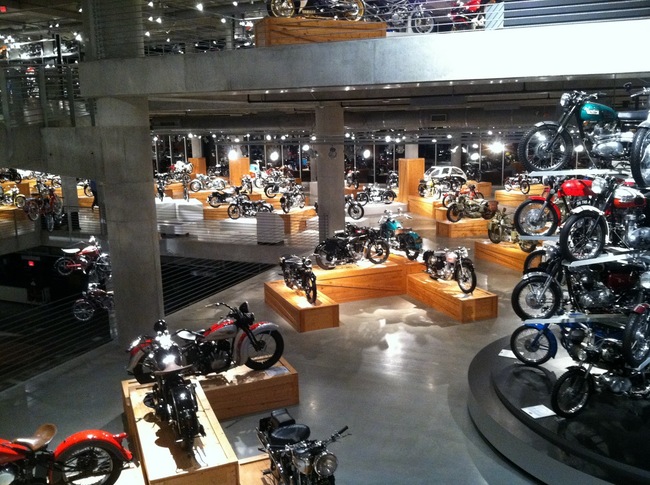 Đại cảnh hoành tráng bên trong bảo tàng môtô lớn nhất thế giới 9