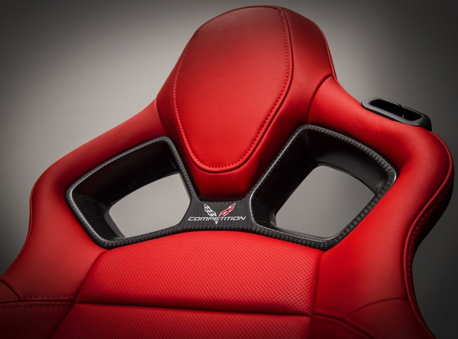 Corvette Stingray trang bị số sàn tiết kiệm nhiên liệu hơn số tự động 7