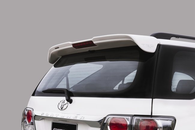 Toyota ra mắt Fortuner TRD Sportivo 2014 với màu trắng khác biệt 5