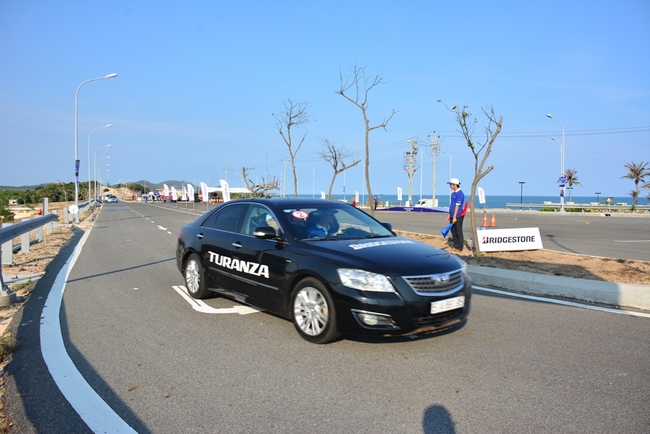 Bridgestone giới thiệu lốp TURANZA GR-100 cho sedan hạng sang 13