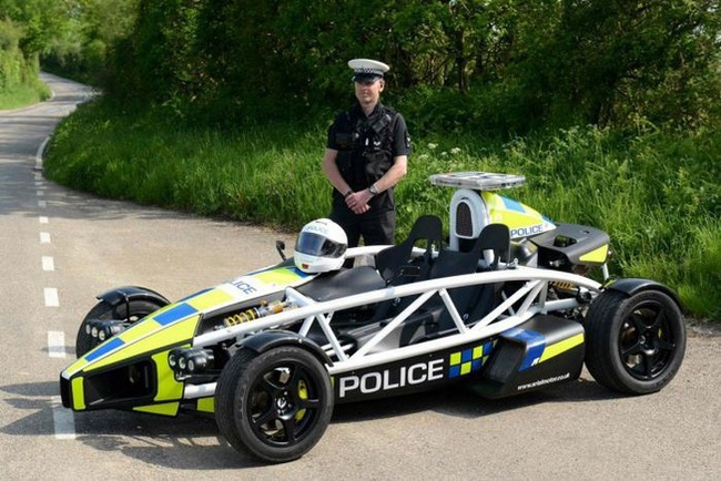 Siêu xe Atom PL gia nhập lực lượng cảnh sát Anh Quốc 1