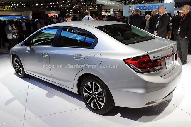 Honda Civic 2013: N&acirc;ng cấp "gấp r&uacute;t", tăng gi&aacute; nhẹ 5
