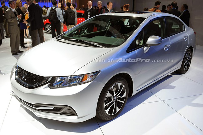 Honda Civic 2013: N&acirc;ng cấp "gấp r&uacute;t", tăng gi&aacute; nhẹ 6