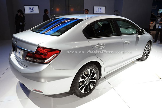 Honda Civic 2013: N&acirc;ng cấp "gấp r&uacute;t", tăng gi&aacute; nhẹ 7