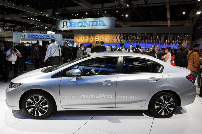 Honda Civic 2013: N&acirc;ng cấp "gấp r&uacute;t", tăng gi&aacute; nhẹ 8