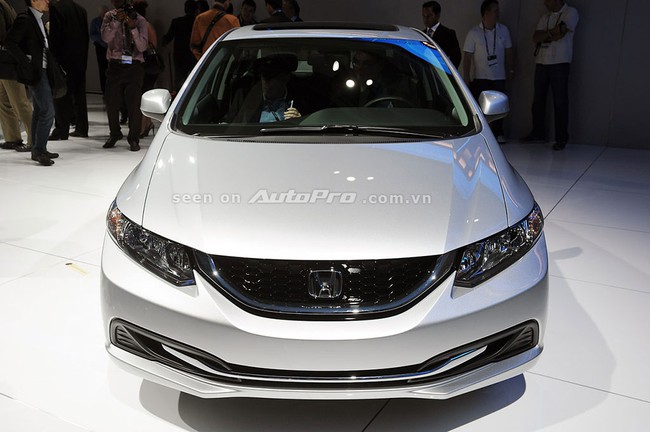 Honda Civic 2013: N&acirc;ng cấp "gấp r&uacute;t", tăng gi&aacute; nhẹ 9