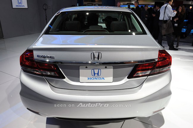 Honda Civic 2013: N&acirc;ng cấp "gấp r&uacute;t", tăng gi&aacute; nhẹ 10