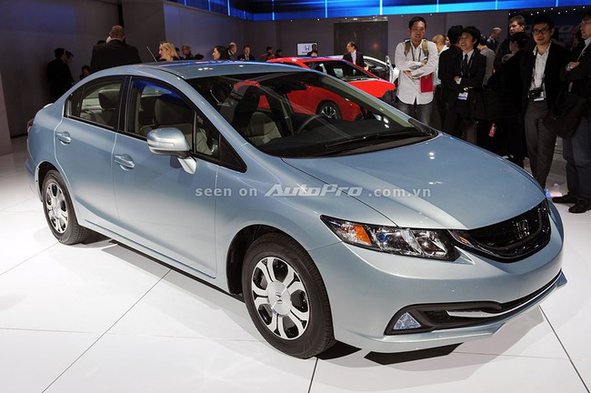 Honda Civic 2013: N&acirc;ng cấp "gấp r&uacute;t", tăng gi&aacute; nhẹ 3