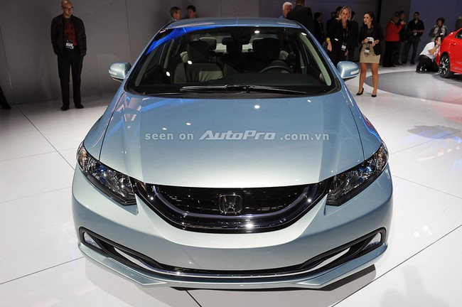 Honda Civic 2013: N&acirc;ng cấp "gấp r&uacute;t", tăng gi&aacute; nhẹ 20