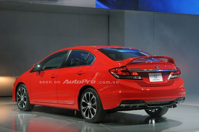 Honda Civic 2013: N&acirc;ng cấp "gấp r&uacute;t", tăng gi&aacute; nhẹ 12