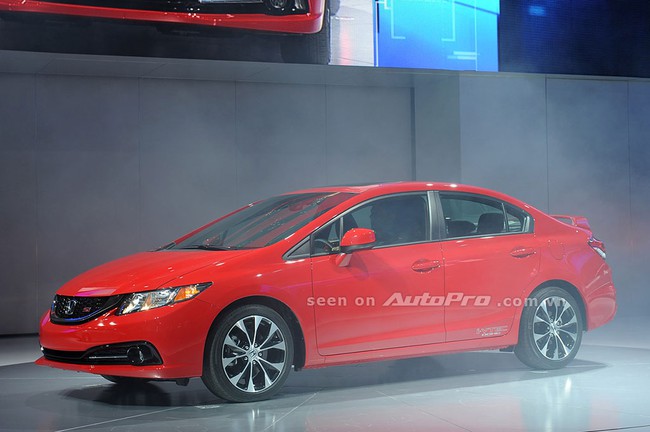 Honda Civic 2013: N&acirc;ng cấp "gấp r&uacute;t", tăng gi&aacute; nhẹ 4