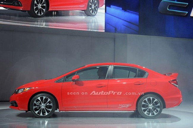 Honda Civic 2013: N&acirc;ng cấp "gấp r&uacute;t", tăng gi&aacute; nhẹ 14
