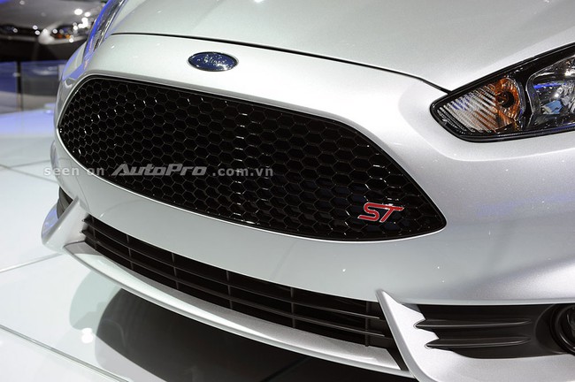 Ford Fiesta ST 2014: Không còn "bé hạt tiêu" 9